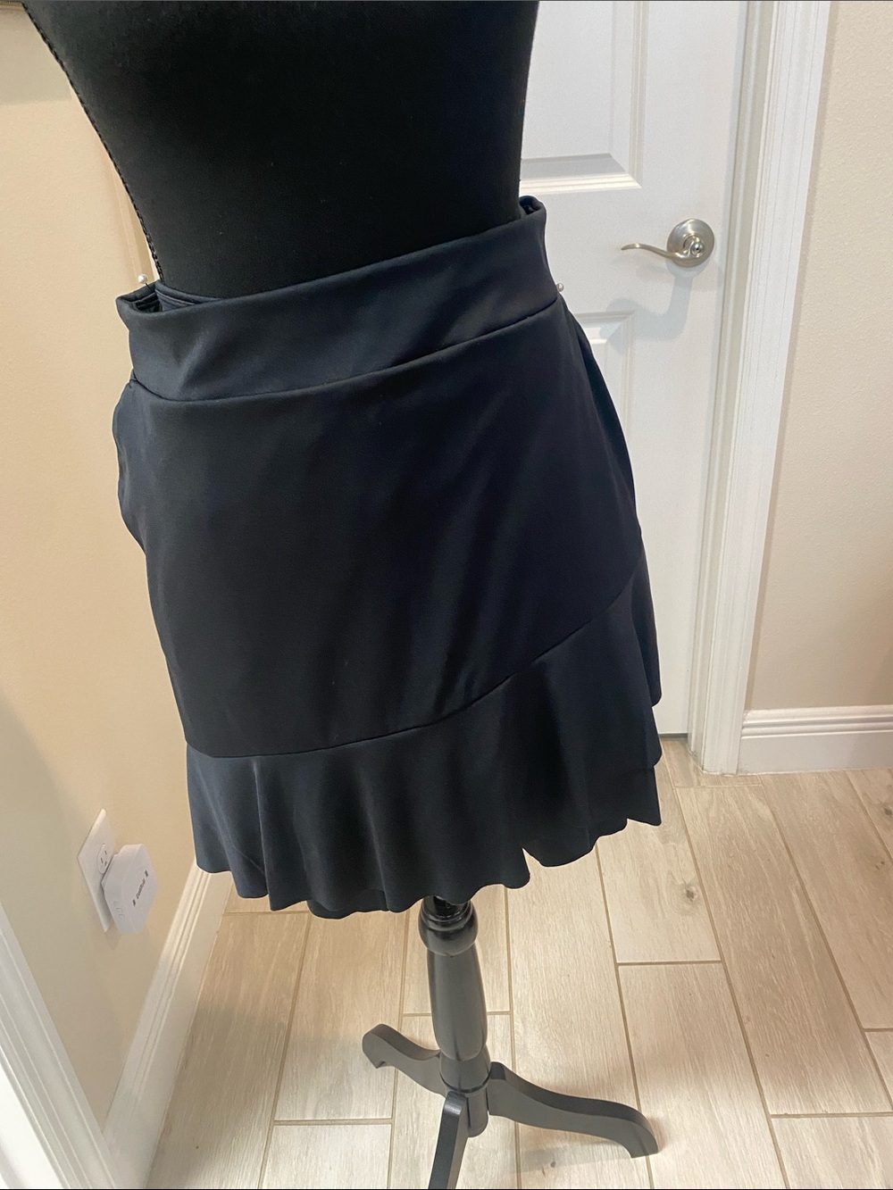 Greg Norman Collection Black flounce Skort
